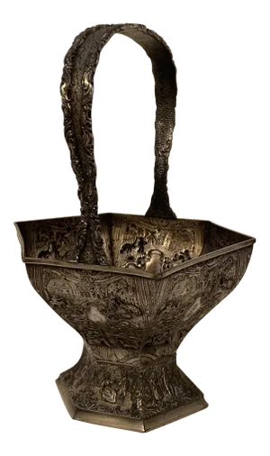 Early 20th Century Wedding Basket With Repose