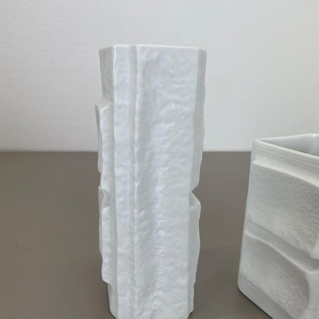White Op Art Vases attributed to Martin Freyer for Rosenthal, Germany, 1970s, Set of 2 For Sale - Image 8 of 18