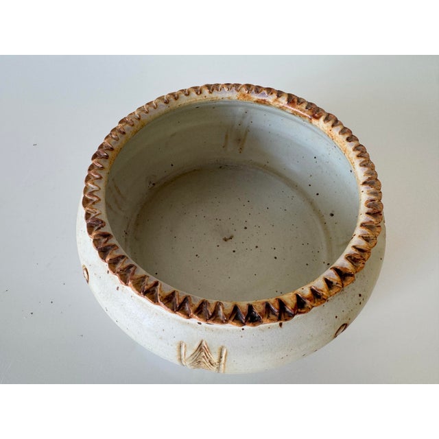 1980s Vintage Handcrafted Organic Modern Studio Pottery Bowl, Unsigned For Sale In Miami - Image 6 of 10
