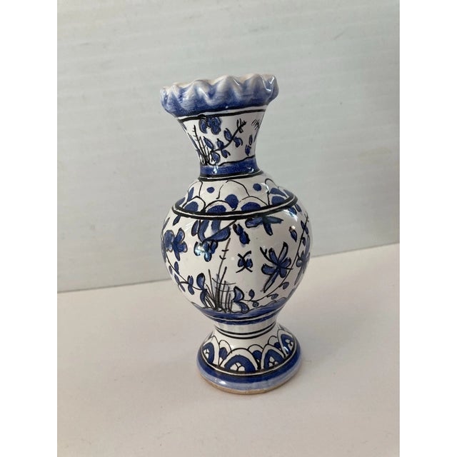 Vintage Berardos Portugal Sec XVII Hand Painted Ceramic Vase Signed For Sale - Image 4 of 4