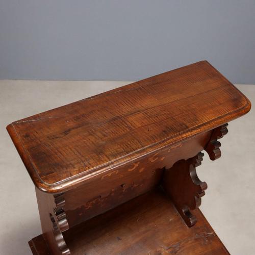 Baroque Kneeler in Maple and Walnut For Sale - Image 3 of 9