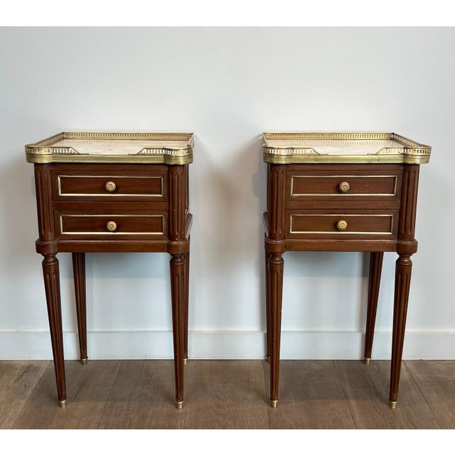 1940s Pair of wood and brass side tables with Carrara marble tops in the style of Maison Jansen For Sale - Image 12 of 12
