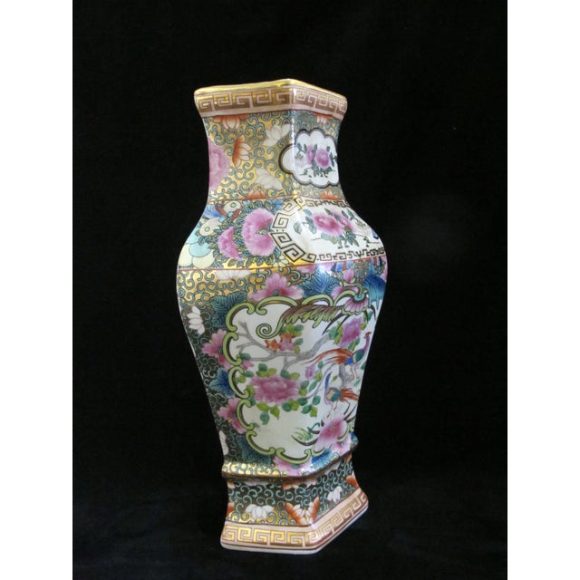Chinese Famille Rose Medallion Bird & Flower Design Wall Pocket Vase Pair For Sale - Image 12 of 15