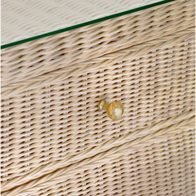 2020s Matthew Izzo Home Giselle One Drawer Scalloped Rattan Rectangular Side Table With Glass Top For Sale - Image 5 of 6