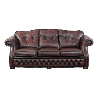 English Style 2.5-Seater Chesterfield Sofa on Wheels in Red Cowhide For Sale
