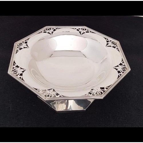 George V Sterling Silver Tazza Fruit Bowl from Walker & Hall, Sheffield, 1927 For Sale - Image 6 of 18
