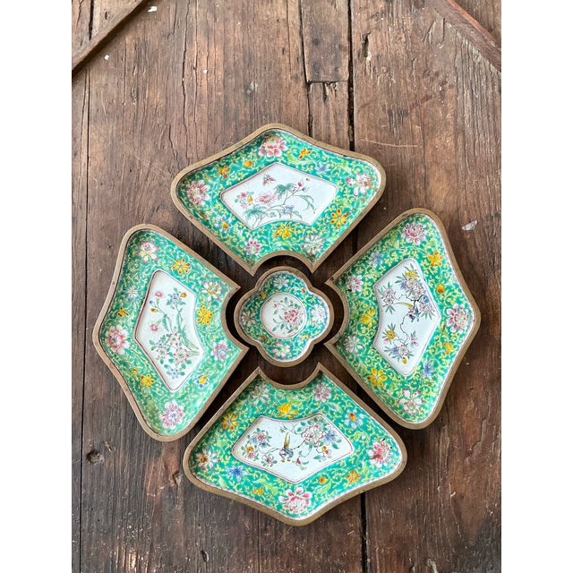 Vintage Chinoiserie Hand Painted Floral Metal Tray Set For Sale - Image 10 of 12