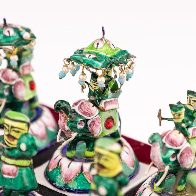 Indian Silver and Enamel Chess Set with Silk and Velvet Board, Jaipur, 1950s, Set of 33 For Sale - Image 13 of 18