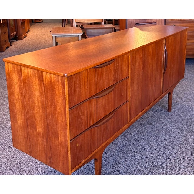 Apartment Size Mid Century Modern Teak Credenza by McIntosh, Uk c.1960 For Sale In San Francisco - Image 6 of 8