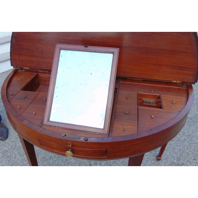 18th Century George III Hepplewhite Mahogany Dressing Table For Sale - Image 4 of 10