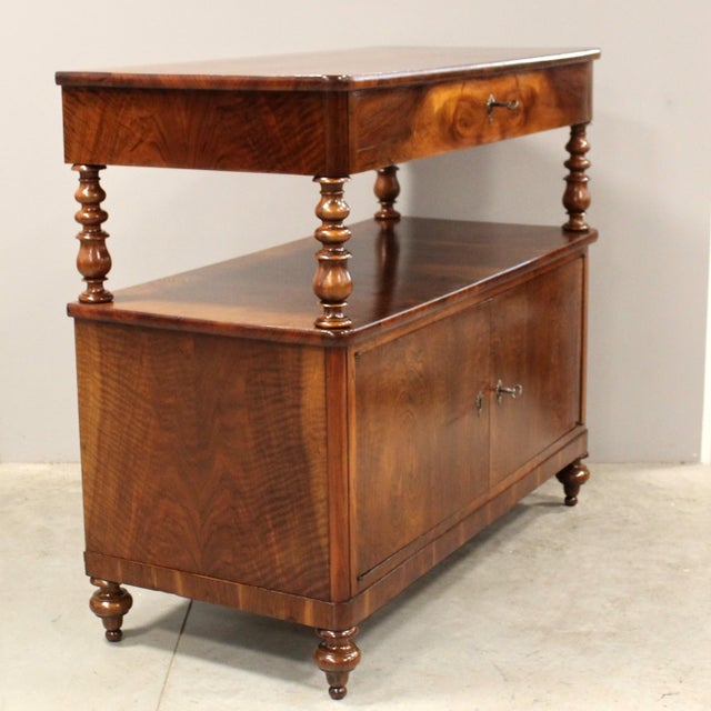 19th-Century Louis Philippe Italian Sideboard in Walnut For Sale - Image 4 of 16