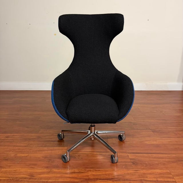 Designed by Sacha Lakic for Roche Bobois, the Ceo armchair is a striking example of sculptural contemporary seating. This...