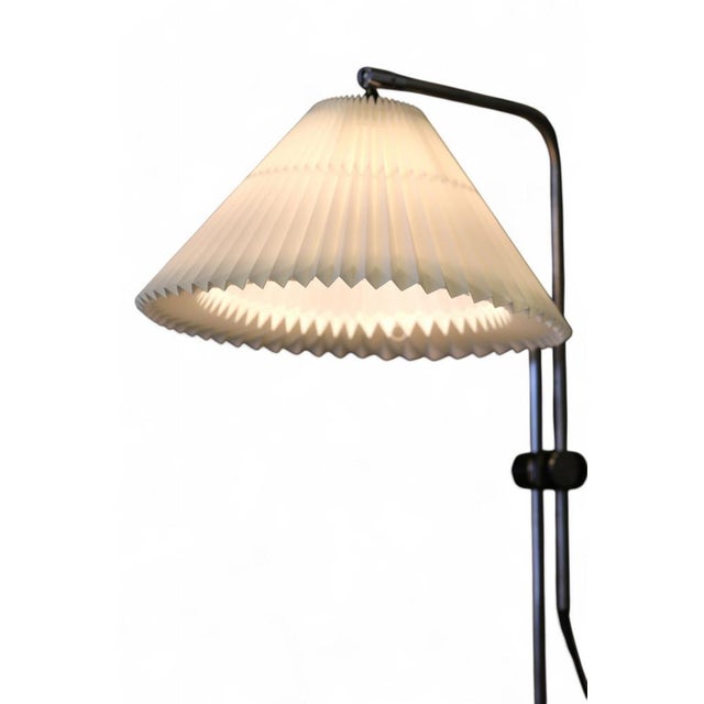 A classic Le Klint lamp in a model perfect for the armchair. The model was designed by Michael Bang in the 1970s. Black...