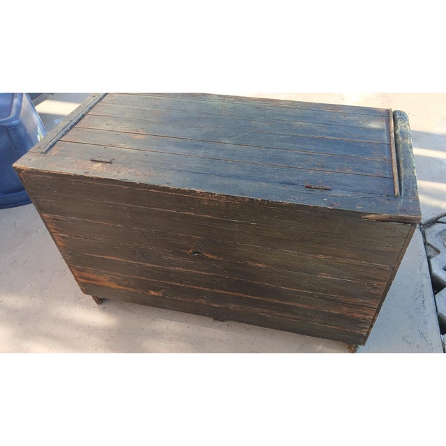 Shabby Chic Late 19th Century Painted Pine Blanket Chest For Sale - Image 3 of 17