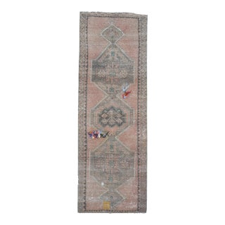 1970 Vintage Oushak Kilim Runner - Muted Pastel Pink Beige Area Rug - Traditional Turkish Medallion Runner for Hallway For Sale