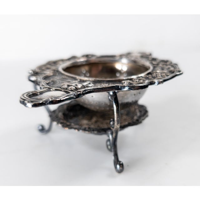 English 19th or 20th Century Silverplate Tea Strainer and Stand For Sale - Image 3 of 15