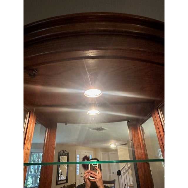 1990s Jasper Cabinet Company Traditional Walnut and Glass Curio Cabinet With Interior Lighting For Sale In Philadelphia - Image 6 of 9