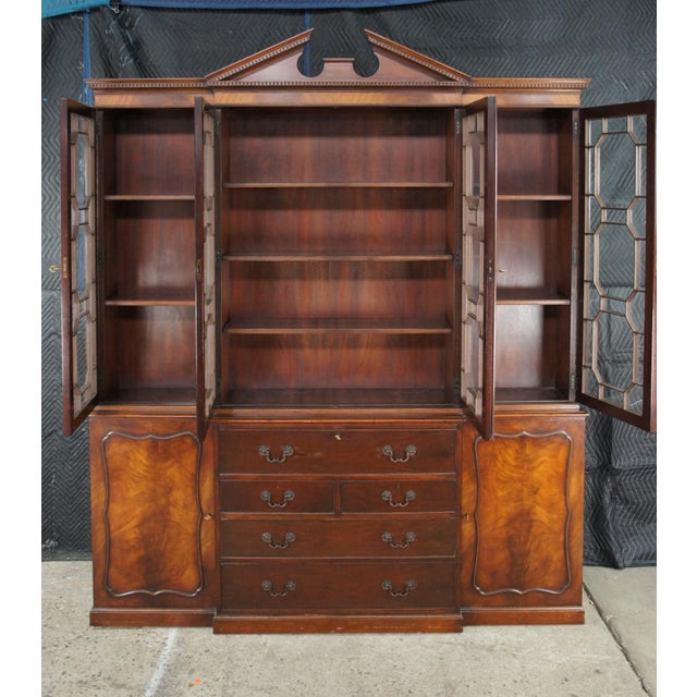 1940s Baker Manor House English George III Mahogany Breakfront China Cabinet Bookcase For Sale - Image 6 of 15