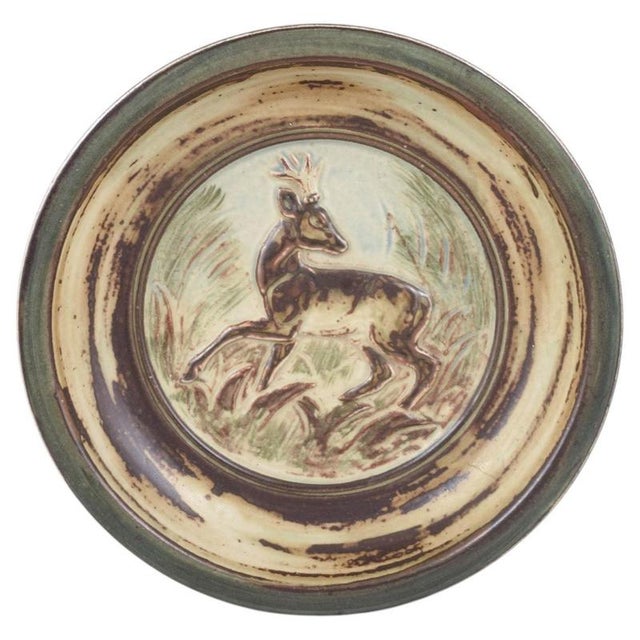 1970s Vintage Round Stoneware Dish with Relief of Deer by Knud Kyhn for Royal Copenhagen, 1970s For Sale - Image 5 of 5