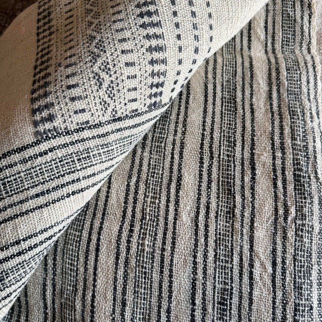 Akriti Cream Wool Throw For Sale In Los Angeles - Image 6 of 9