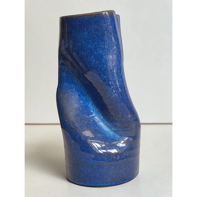 Stoneware roller vase from Puisaye, signed Hurtault. Height 23 cm. Diameter 11 cm at the base. In good condition. This...