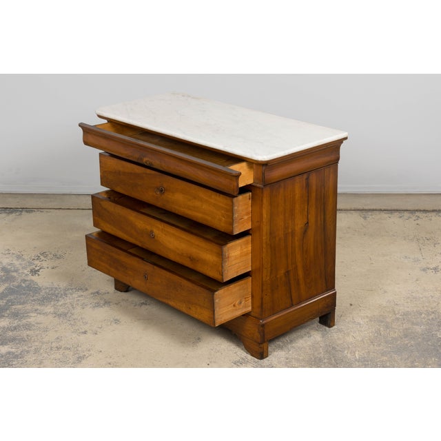 19th Century French Louis Philippe Walnut Chest of Drawers W/ Carrara Marble For Sale In New York - Image 6 of 18