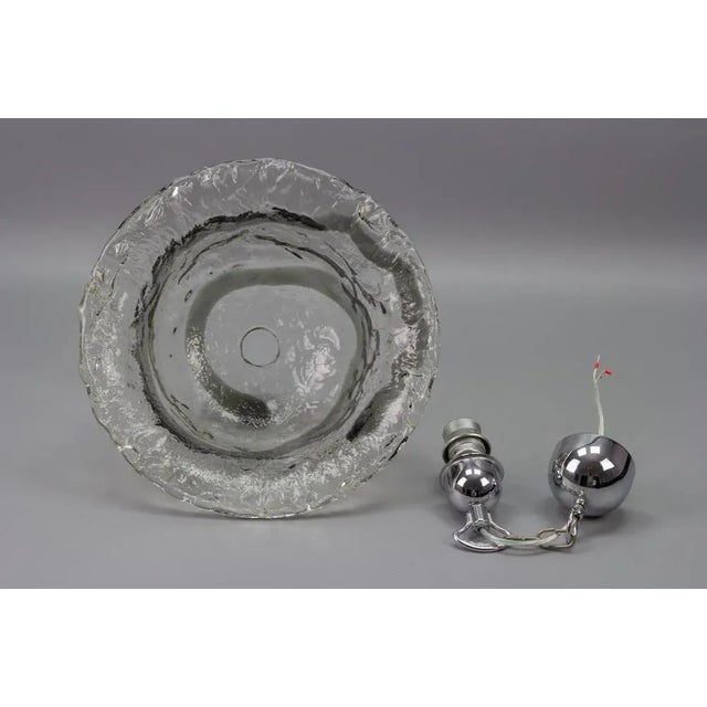Italian Bell-Shaped Iced Murano Glass and Chrome Pendant Lamp For Sale - Image 10 of 17