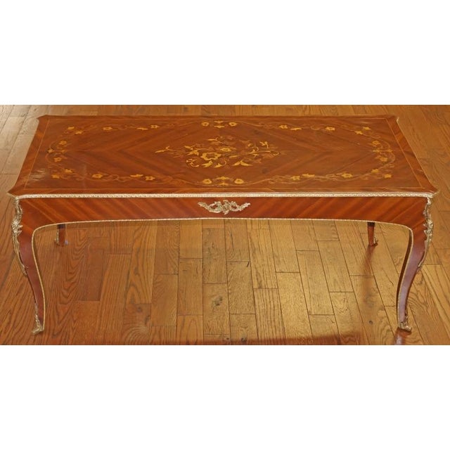 French 1990s Louis XV French Style Walnut Inlaid Ormolu Mounted Cocktail Coffee Table For Sale - Image 3 of 11