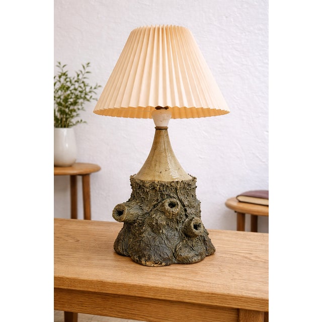 Beige Vintage Swedish Ceramic Table Lamp by Ole Victor for Krukmakeriet Fågelmara, 1960s For Sale - Image 8 of 8