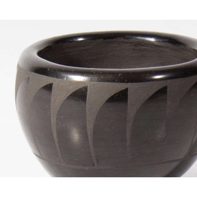 Rustic Ursulita Naranjo Santa Clara Pueblo Native American Pottery Vessel For Sale - Image 3 of 6