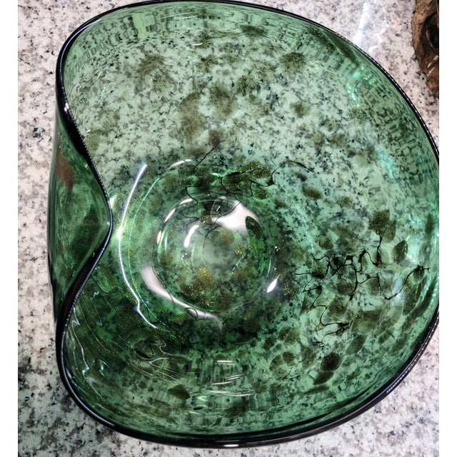 1960s Vintage Murano Emerald Green and Gold Aventurine Folded Clam Bowl Attributed to Fratelli Toso, 1960s For Sale - Image 5 of 5