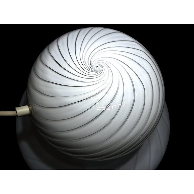 Swirl Murano Glass Mushroom Table Lamp from Manifattura Di Murano, 1970s For Sale - Image 4 of 10