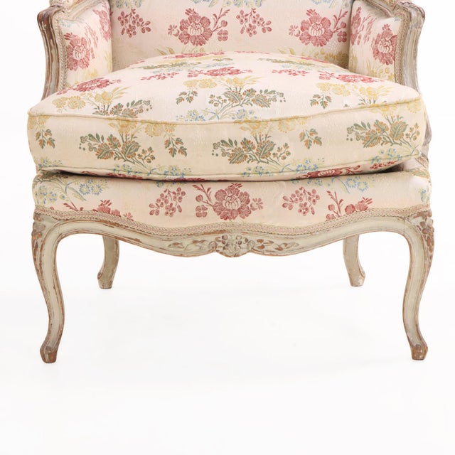 Pair of French Louis XV Style Painted Bergères, C, 1940 For Sale In Philadelphia - Image 6 of 7