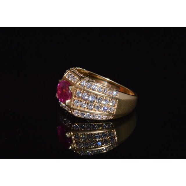 Certified Natural 2.81Cts VS F Diamond Vivid Red Ruby 18K Solid Gold Cigar Ring Band, size 6.5 For Sale - Image 4 of 10