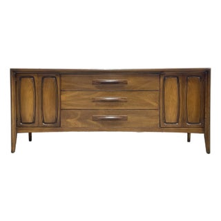 Mid Century Modern Walnut Credenza / Long Dresser by Broyhill Premier, C. 1960's For Sale