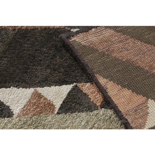 Rug & Kilim’s Scandinavian Style Rug in Brown Geometric Pattern For Sale - Image 9 of 9