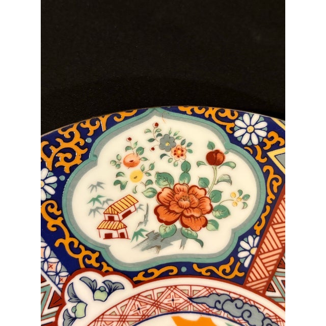 Japanese Colorful Imari Style Porcelain Plate With Floral Motif For Sale - Image 3 of 7