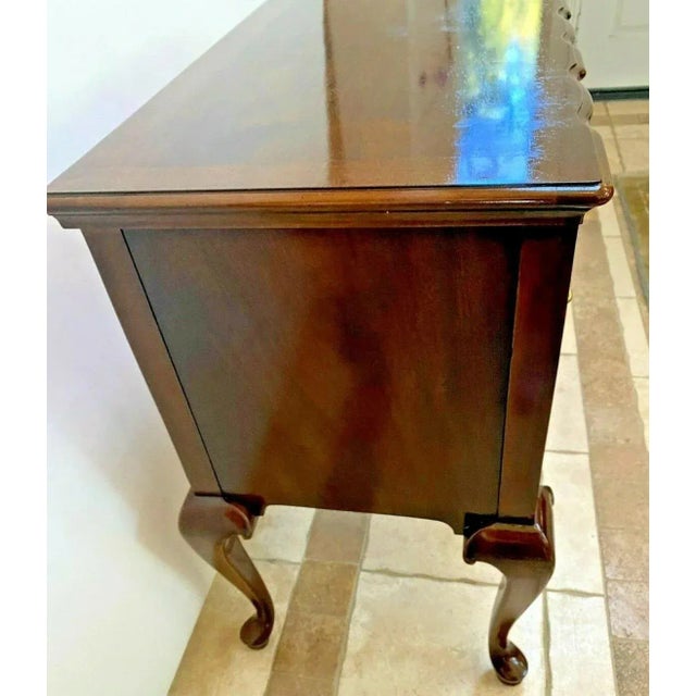 Henredon 1980s Vintage Henredon Server Buffet Sideboard Chest 3 Drawer Queen Anne Chippendale For Sale - Image 4 of 10