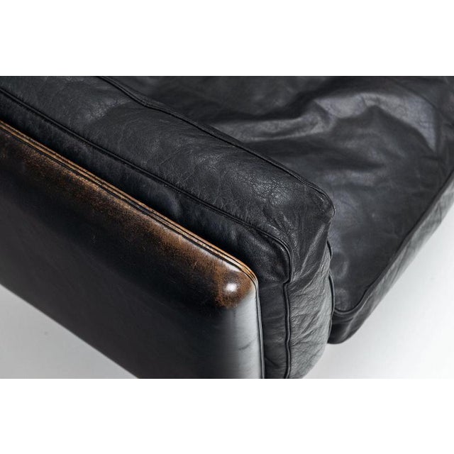 Model V11 Sofa in Black Leather by Illum Wikkelsø for Holger Christiansen, Denmark, 1960s For Sale - Image 17 of 18