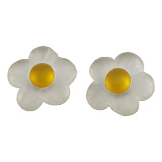 Harriet Bauknight for Kaso White Floral Carved Resin Clip Earrings For Sale