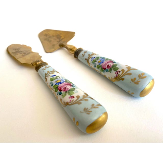 Brass Antique Early 1900's Neoclassical Hand Painted Floral Gilded Porcelain Brass Fish Serving Utensils - Set of 2 For Sale - Image 8 of 13