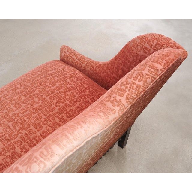 Salmon English William and Mary Baroque Style Camel Hump Back Settee For Sale - Image 8 of 18