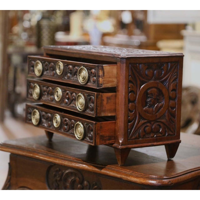 Mid-19th Century French Louis XVI Carved Jewlery Box With Three Drawers For Sale In Dallas - Image 6 of 8