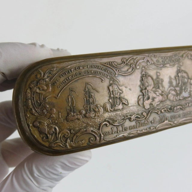 Iserlohn Snuffbox in Brass by J. H. Giese, Breslau, 18th Century For Sale - Image 4 of 14