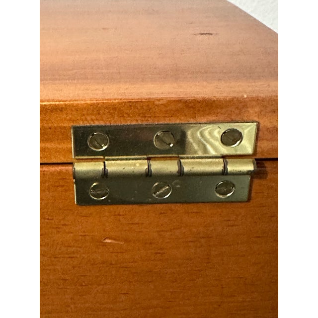 Mid 20th Century Vintage Mid 20th Century Hand Crafted Lidded Pine Wood Velvet Lined Desktop Box For Sale - Image 5 of 10