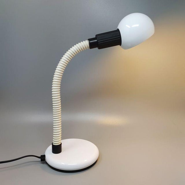 Mid-Century Modern White Table Lamp from Veneta Lumi, Italy, 1970s For Sale - Image 3 of 7