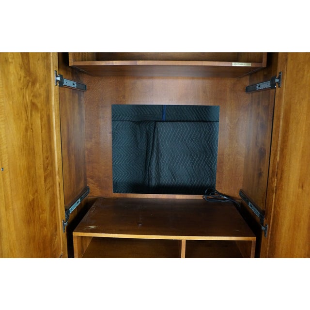 Late 20th Century Ethan Allen Country Crossing Maple Tv Media Entertainment Cabinet 17-9700 For Sale - Image 9 of 18