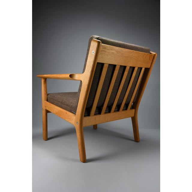 GE-265 Lounge Chair in Oak and Kvadrat Wool by Hans J. Wegner for Getama, Denmark, 1992 For Sale - Image 6 of 14
