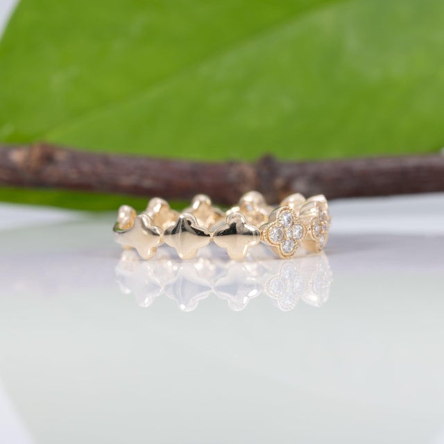 Metal Diamond Band Ring With Earth-Mined Diamonds Accents in Solid 14k Gold, Size 6.75 For Sale - Image 7 of 9