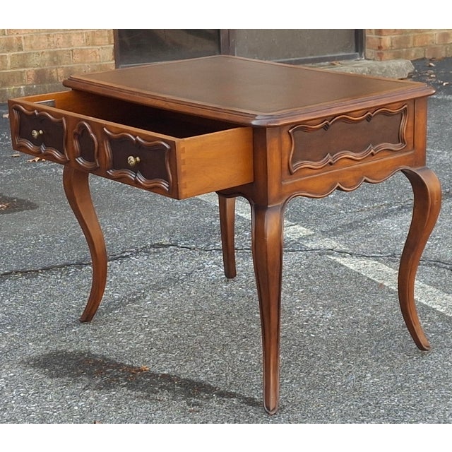 Neoclassical Late 20th Century Drexel Heritage Provincial Style Mahogany and Tooled Leather Inset Vanity Table For Sale - Image 3 of 9